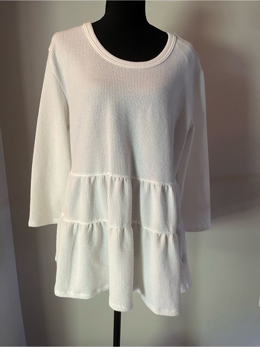 Kim & Cami Ivory Waffle Knit Tiered Tunic Top Size Medium NWT ⭐️